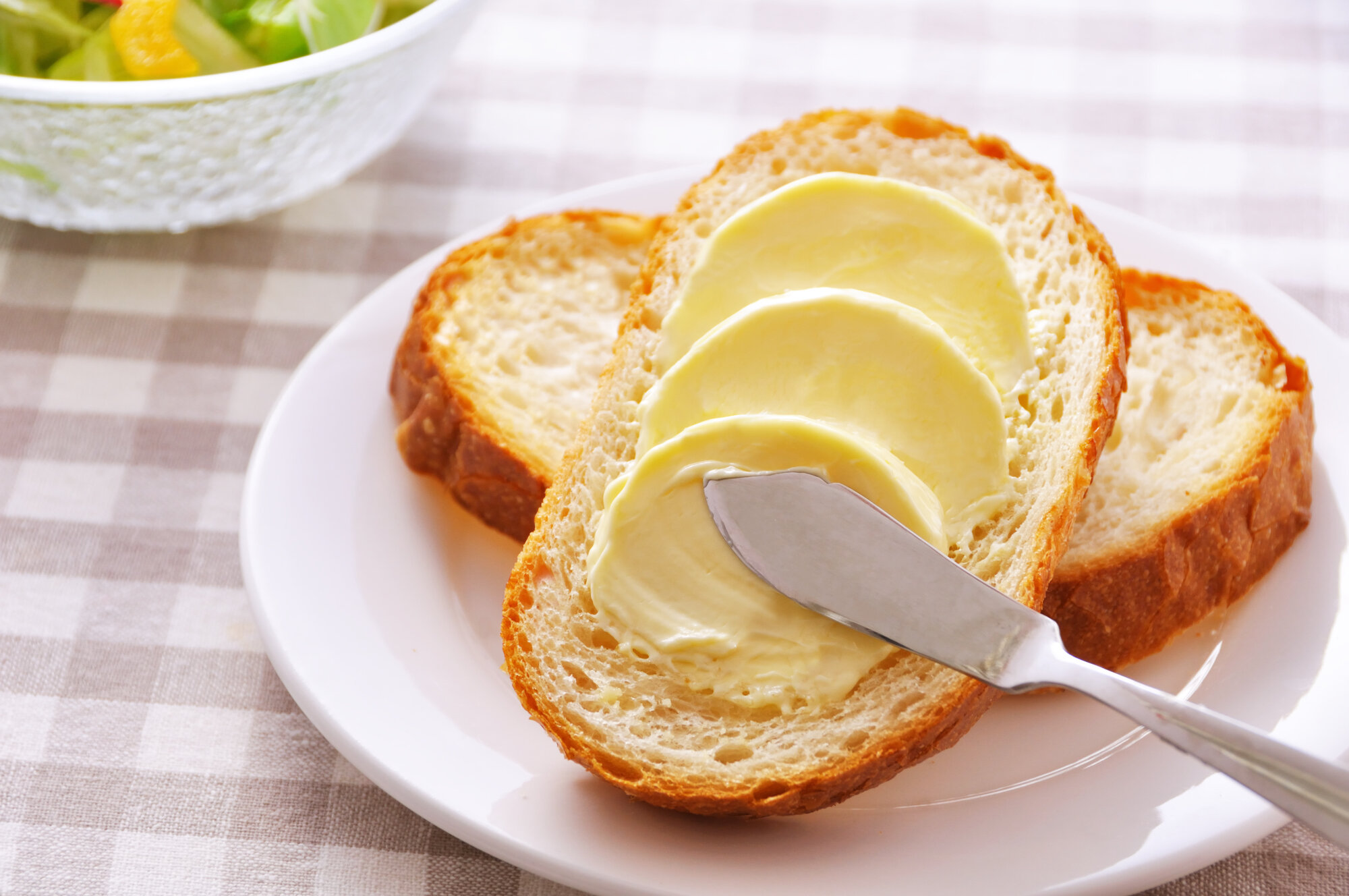 マーガリンとバターの違いは？5つの項目で徹底比較！選び方や使い分けも解説