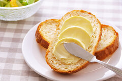 マーガリンとバターの違いは？5つの項目で徹底比較！選び方や使い分けも解説