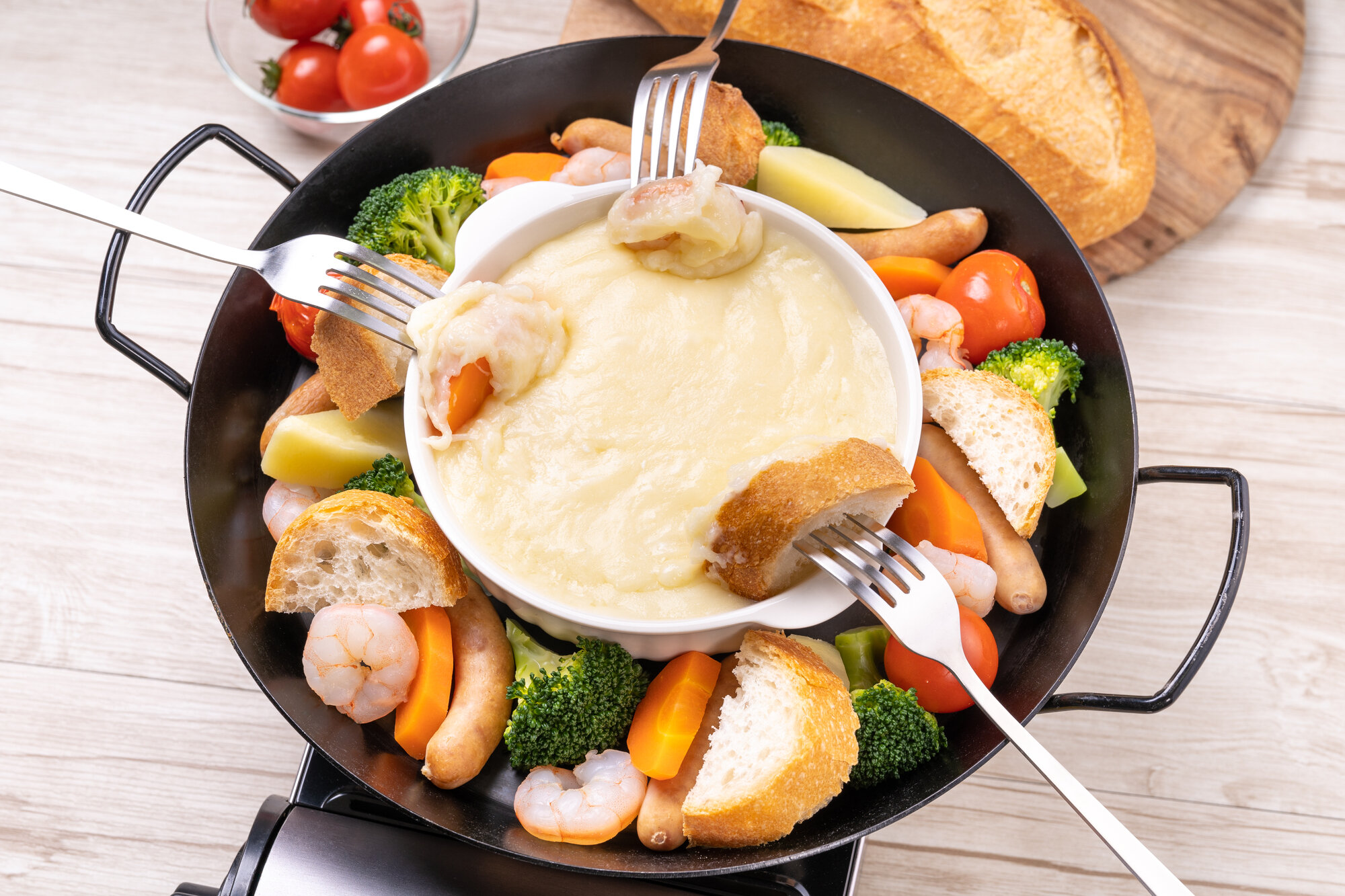 チーズフォンデュの人気の具材27選｜定番から変わり種まで紹介