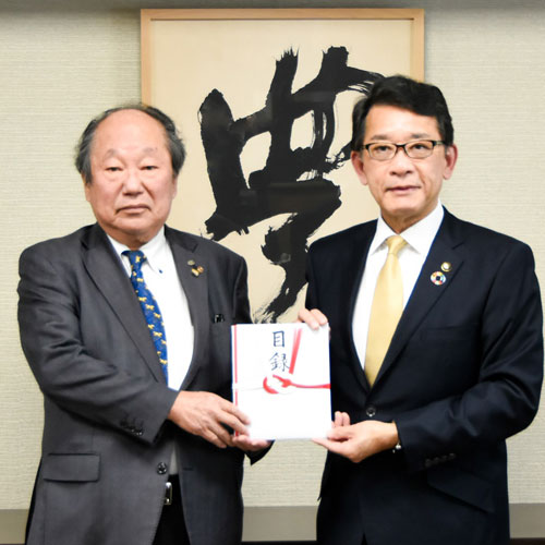 吉村社長㊧と長内市長