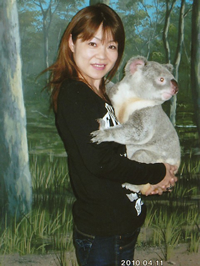 コアラを抱いての記念撮影
