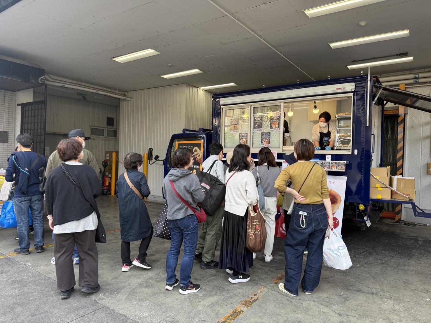 本社ふれあいセールの様子