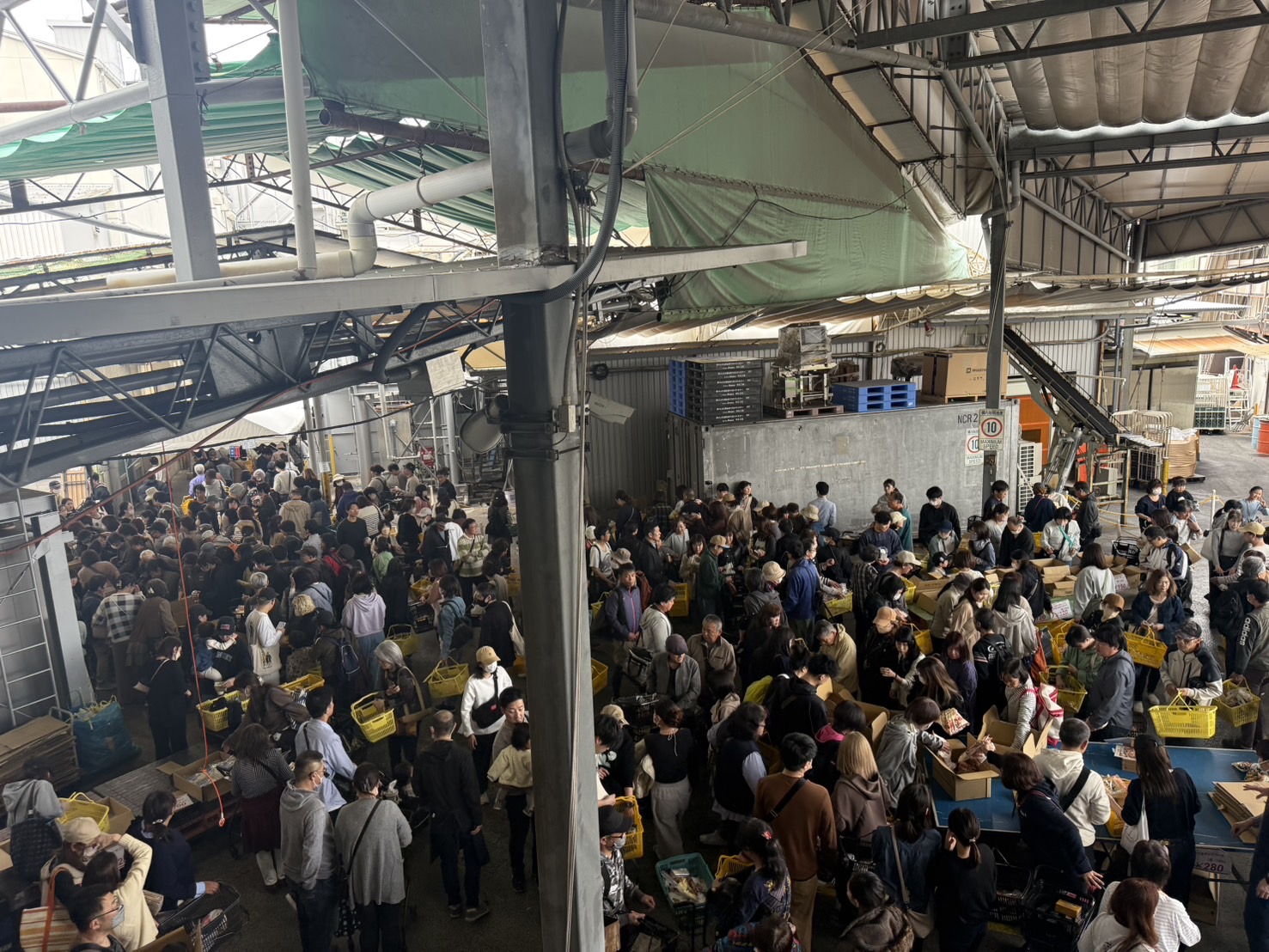 本社ふれあいセールの様子