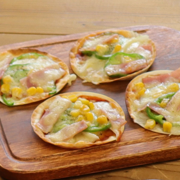 It is mini-pizza with skin of gyoza