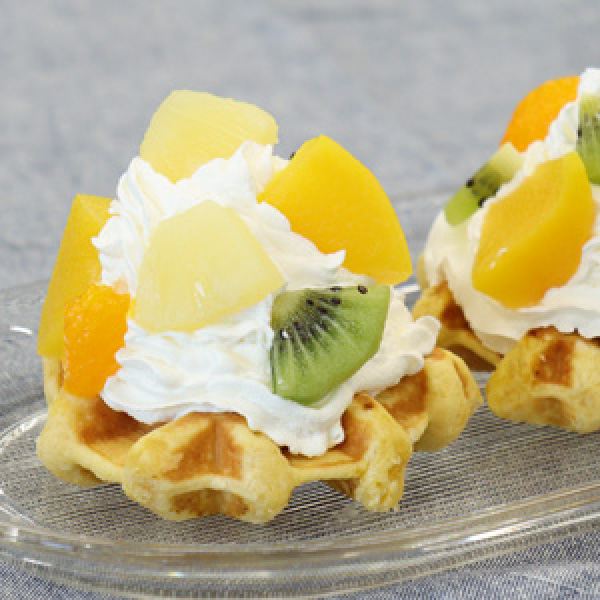 Sweet Waffle with Fruit