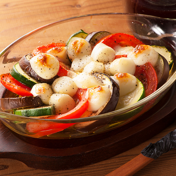 Vegetables grilled with cooking Mozzarella